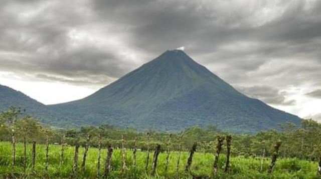 Sky Hostel La Fortuna Exteriör bild